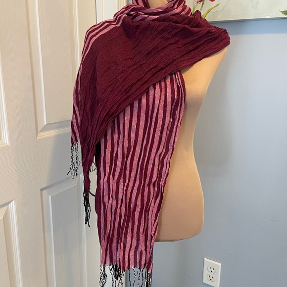 Fashion Shawl/Scarf - Picture 2 of 3